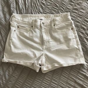 White jean AE shorts